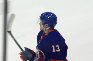 Mathew Barzal (@barzal97) ne fait que commencer... #StanleyCup @nhlbruins vs...