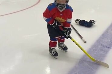 OVI JR.  SUR LA GLACE ( @nastyashubskaya)...