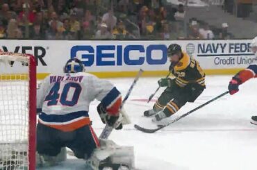 Brad Marchand (@bmarch63) a marqué un point à chaque match de cette série.  Peut-il...
