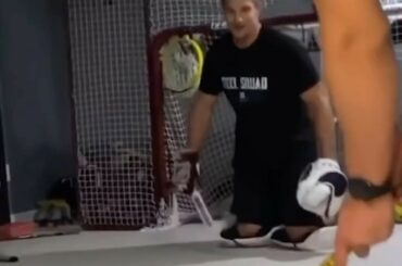 Qui marque sur @gronk au hockey sur genou ?  #StanleyCup (TikTok/robgronkowski)...