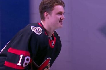 Quelle année recrue pour @timstuetzle8, mais devrait-il remporter le prix #NHLFanChoice...