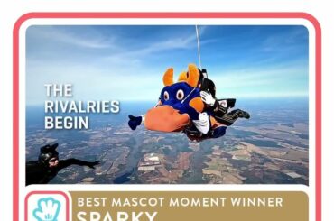 Parachutisme Sparky Le dragon audacieux @ny_islanders est le gagnant de la meilleure mascotte ...