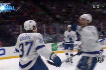 ÉNORME ouverture du score pour le @tblightning dans le match 3. #StanleyCup : @nhlonnbcsport...