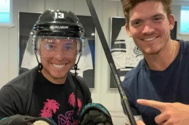 @camatkinson13 et @jroslovic96 assistent au match 3 ce soir depuis le canapé de Cam.  ...