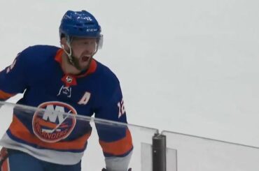 Les légendes sont créées lors des éliminatoires de la #StanleyCup.  Qui ramène à la maison le #BudLightCel...