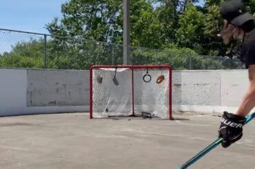 Le dilemme Pan-Pam classique.  #StanleyCup ( @alwayshockey)...