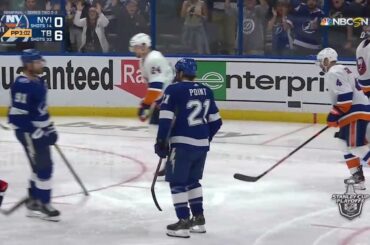 Brayden Point rejoint une entreprise d'élite alors qu'il prolonge sa séquence de buts à ...