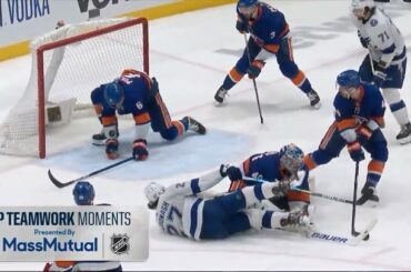 L'arrêt de sauvegarde de jeu de Ryan Pulock (@rpulock) était sans aucun doute une maman de travail d'équipe...