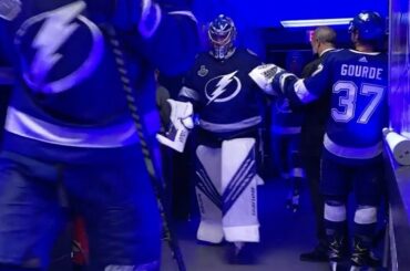 Un vers le bas, trois à faire pour le @TBLightning.  #Coupe Stanley...