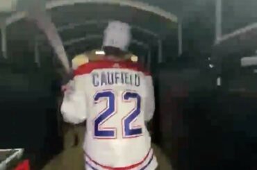 @colecaufield arrive chaud pour le match 2 !  #StanleyCup : @nhlonnbcsports : @spors...