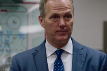 L'entraîneur Jon Cooper a été viré après que le @tbLightning a remporté le match 3, mais le travail est...