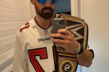 Année différente, même défilé de bateaux d'Alex Killorn.  #StanleyCup ( @akillo...