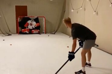 Elias Pettersson est de retour et meilleur que jamais !  ( @_eliaspettersson)...