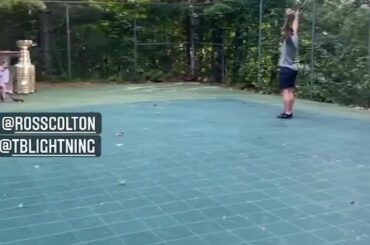 David Savard recréant le gagnant du @tblightning Game 5 est trop pur.  #Coupe Stanley...