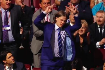 Puis : Juste un jeune de Havirov, CZ.  Maintenant : un étalon qui marque des buts.  @davidpastrn...