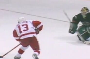 HOMME MAGIQUE!  Il est temps de souhaiter au seul et unique Pavel Datsyuk (@datsyuk13hockey) ...