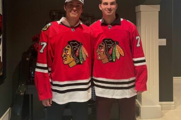 Dach x 2. Kirby Dach (@kdach77) et @colton.dach.  Frères ET coéquipiers.  #LNH...