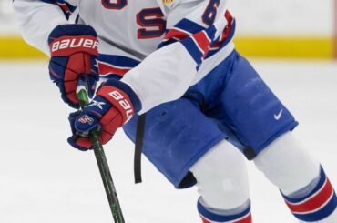 "Je n'ai pas été assis là très longtemps pour @jackhughes."  Avant le #NHLDraf de ce soir...