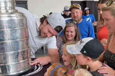 Ryan McDonagh a réalisé ses rêves ce jour-là avec la #StanleyCup.  ( @rmcdon...