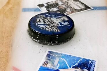 Identifiez un ami qui a besoin de cette incroyable table @tblightning #StanleyCup ( @backyar...