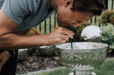 Quelle différence deux ans peuvent faire.  Luke Schenn savait qu'il ne fallait pas toucher le...