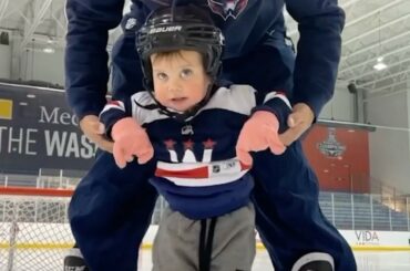 Le premier patin de Campbell Oshie ( @lauren.oshie, @tjoshie7)...