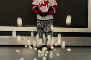 Rien que des seaux de NJ Devil cette intersaison !  (: @njdevil00)...