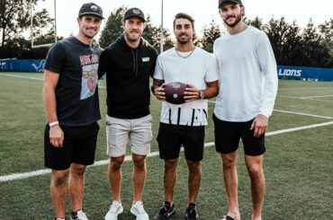 Joueurs de hockey durant la saison.  Des footballeurs à l'intersaison ?  @detroitr...