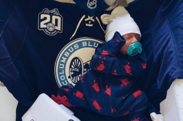 Knox Matiss Merzlikins est juste l'ange le plus doux.  Félicitations aux Merzlikins...