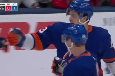 Mat Barzal entrant (@barzal97)!...