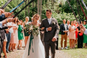 Le mariage le plus hockey de JAMAIS.  Félicitations à Dominik Kubalik et à sa femme pour avoir noué...