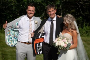 Wes McCauley.  L'officiel de mariage de la Ligue nationale de hockey.  ( @neilmaietta15)...