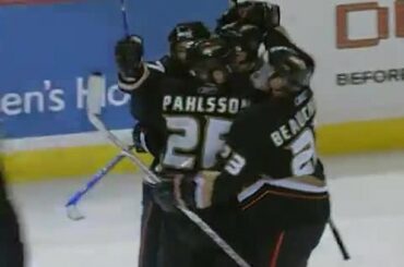 Je le renvoie à un classique en l'honneur de l'anniversaire de Scott Niedermayer aujourd'hui !  ...