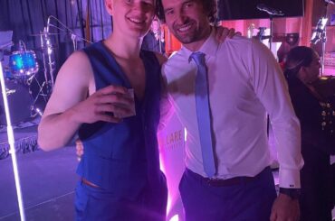 Brady Tkachuk est l'invitation de mariage ultime.  Félicitations à Mark Stone (@mstoner...