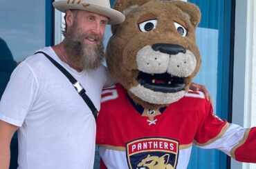 Jumbo + Stanley C. Panthère.  Quel duo.  ( @stanleyc.panther)...