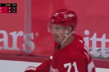 Il est presque temps pour plus de hockey, messieurs!  Célébrez avec cette beauté de @dylan...