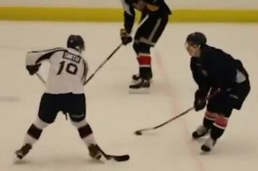 Donc @_connorbedard a eu 16 ans il y a moins de deux mois et il fait déjà CECI...