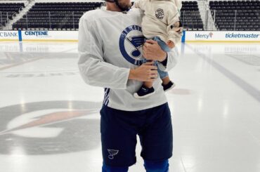 C'est la journée d'emmener votre enfant au travail pour Ivan Barbashev (@barbs222) !  ( @ksenia_barbas...