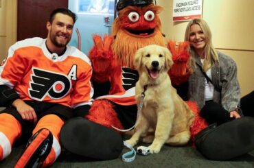 Drake a rencontré @grittynhl pour la première fois... noooot a big deaaaal.  ( @drakethepu...