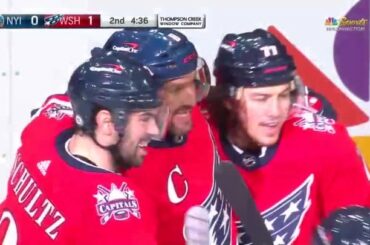 Rien de tel que le bureau.  N'est-ce pas, @aleksandrovechkinofficial ?  ...