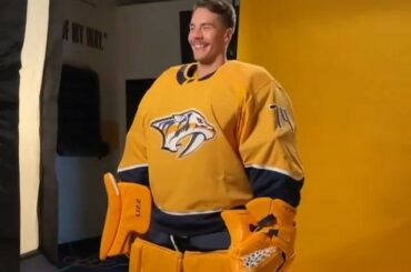 ICI pour le visage de jeu de Juuse Saros.  ( @predsnhl)...