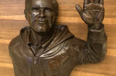 Joey Moss vivra pour toujours dans le vestiaire de @edmontonoilers.  ( @edmonton...