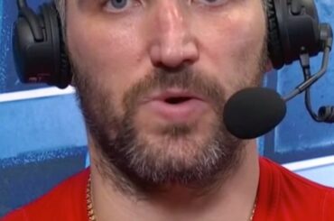 Avez-vous déjà voulu voir @waynegretzky interviewer @aleksandrovechkinofficial ?  ...