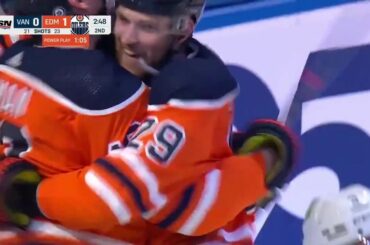 @zachhyman s'intègre parfaitement aux @edmontonoilers.  #NHLFaceOff : @s...