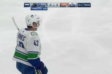 Laisse tomber.  Lancez-le.  @j.tmiller9 @_quinnhughes.  Si bon!...