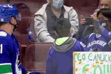 Sommes-nous juste devenus meilleurs amis !?  ( @canucks)...