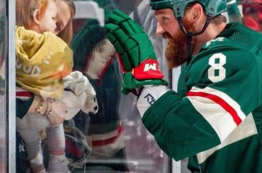 Rien de mieux que de voir papa à la patinoire.  ( @jordiebenn)...