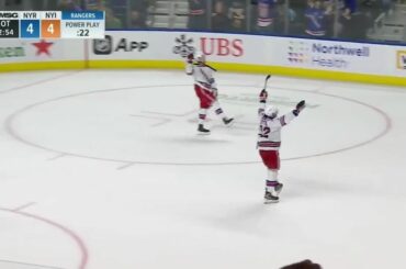 Le vainqueur du tour du chapeau OT Filip Chytil (@chytil_12) se sent bien ce soir !...