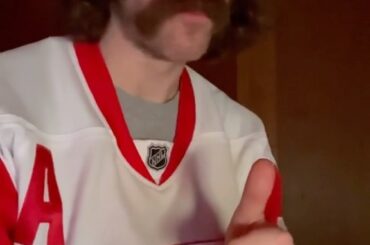 @old.time.hawkey est là pour vous préparer pour la soirée d'ouverture.  #NHLFaceOff ( @o...