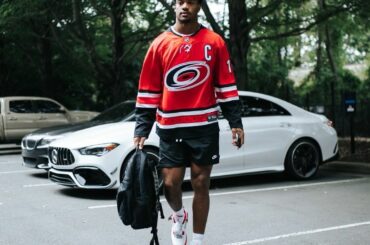 OKAY @jeremychinn avec le maillot Rod !  #NHLFaceOff ( @canes, @panthers)...